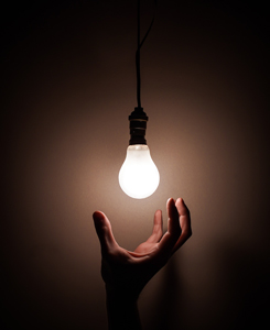 online training course image person reaching for white light bulb