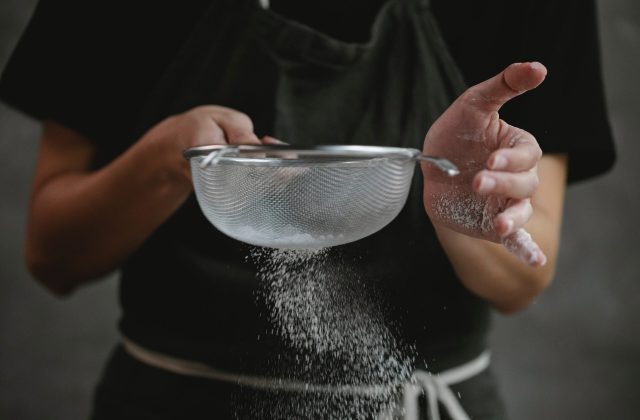 sifting-flour-recipie-for-retail-business-insurance-pexels-klaus-nielsen